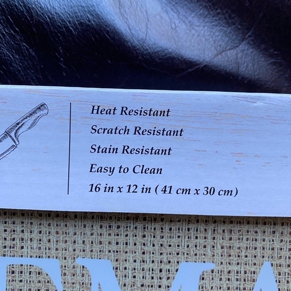 GLASS CUTTING BOARD 16x12 says HAPPY EVERYTHINg - Picture 11 of 12